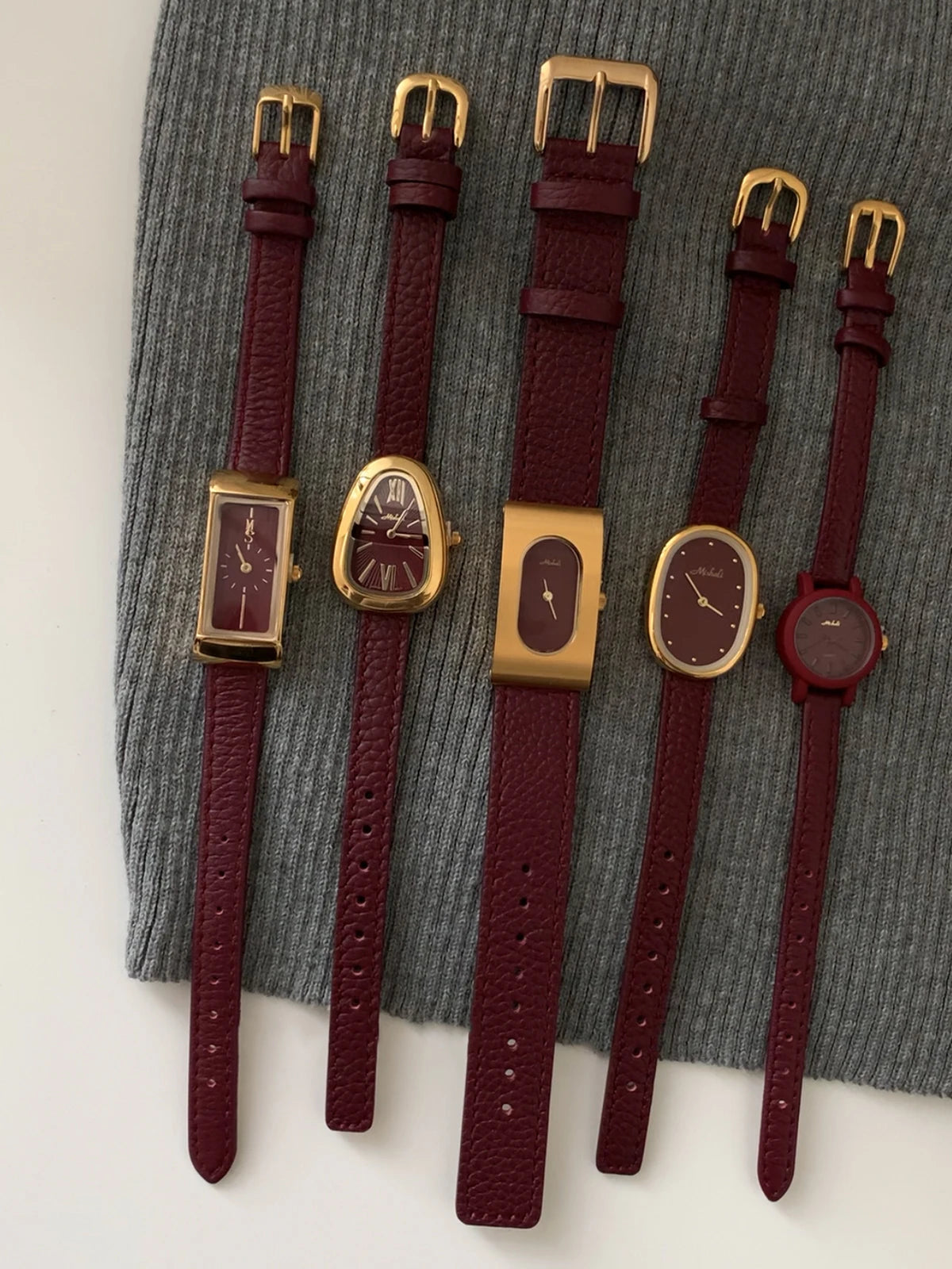 Montre Élégante Femme - Bracelet Cuir Rouge Bordeaux