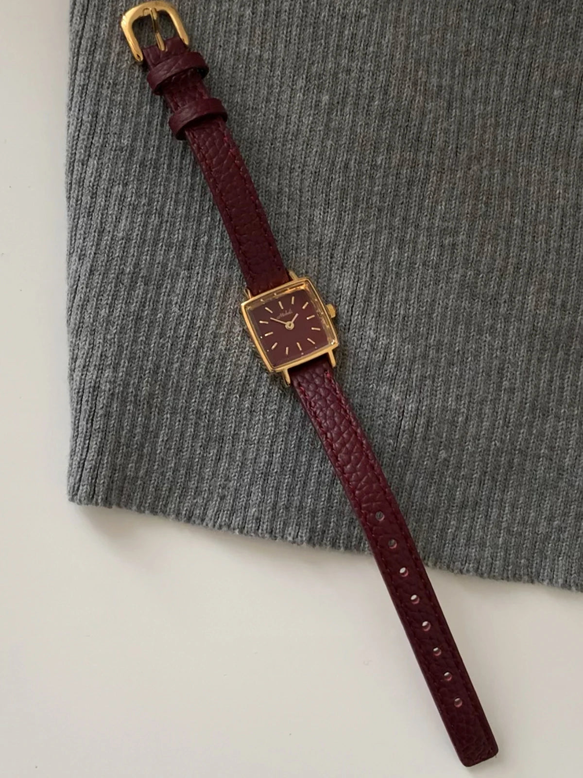 Montre Élégante Femme - Bracelet Cuir Rouge Bordeaux
