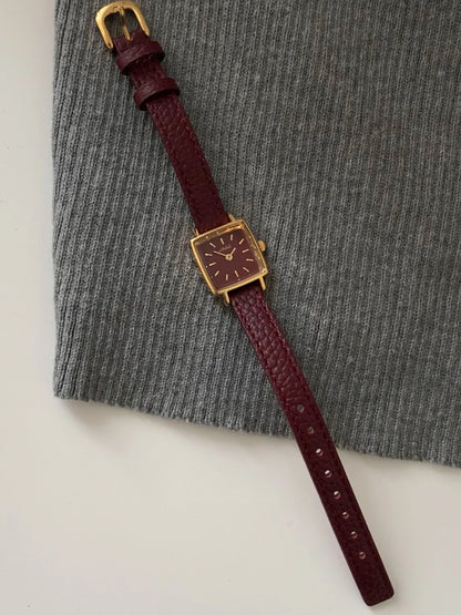 Montre Élégante Femme - Bracelet Cuir Rouge Bordeaux