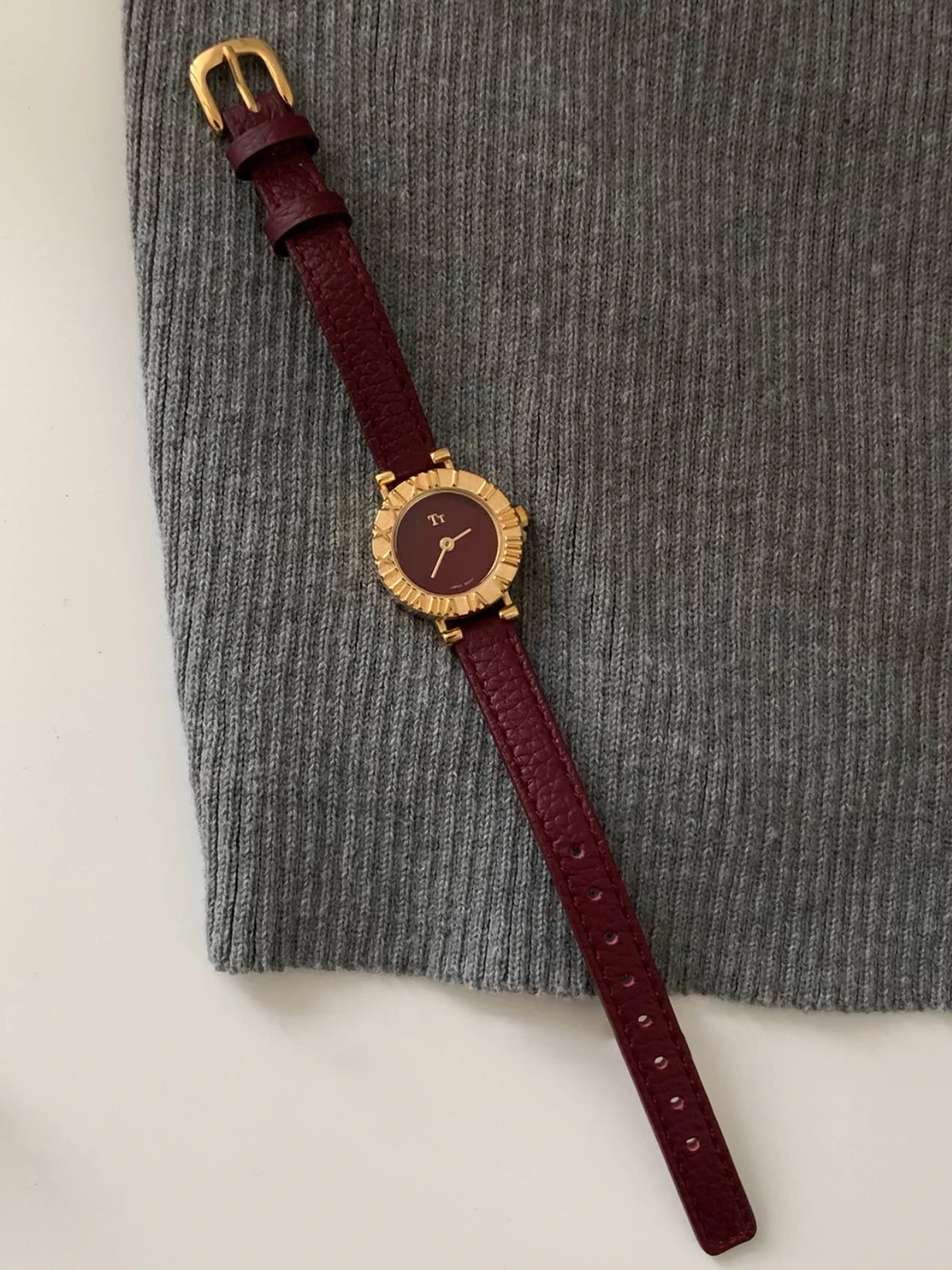 Montre Élégante Femme - Bracelet Cuir Rouge Bordeaux