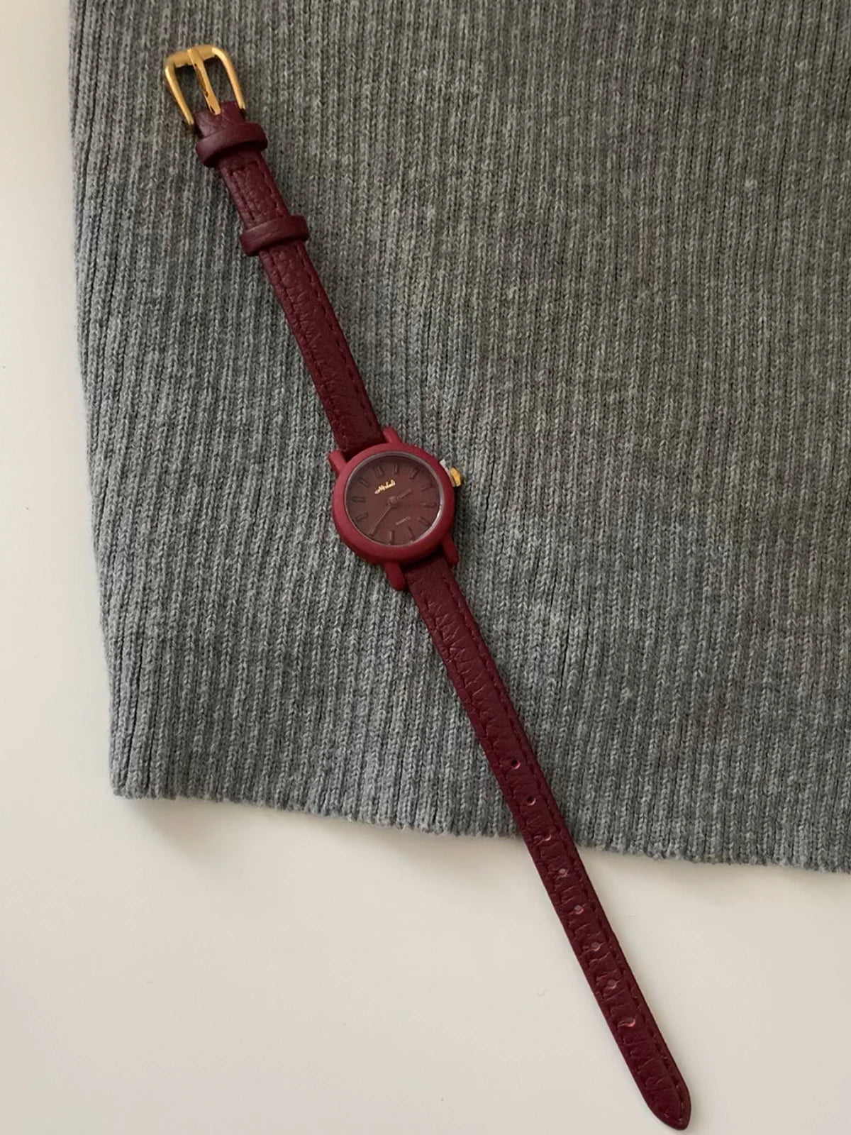 Montre Élégante Femme - Bracelet Cuir Rouge Bordeaux