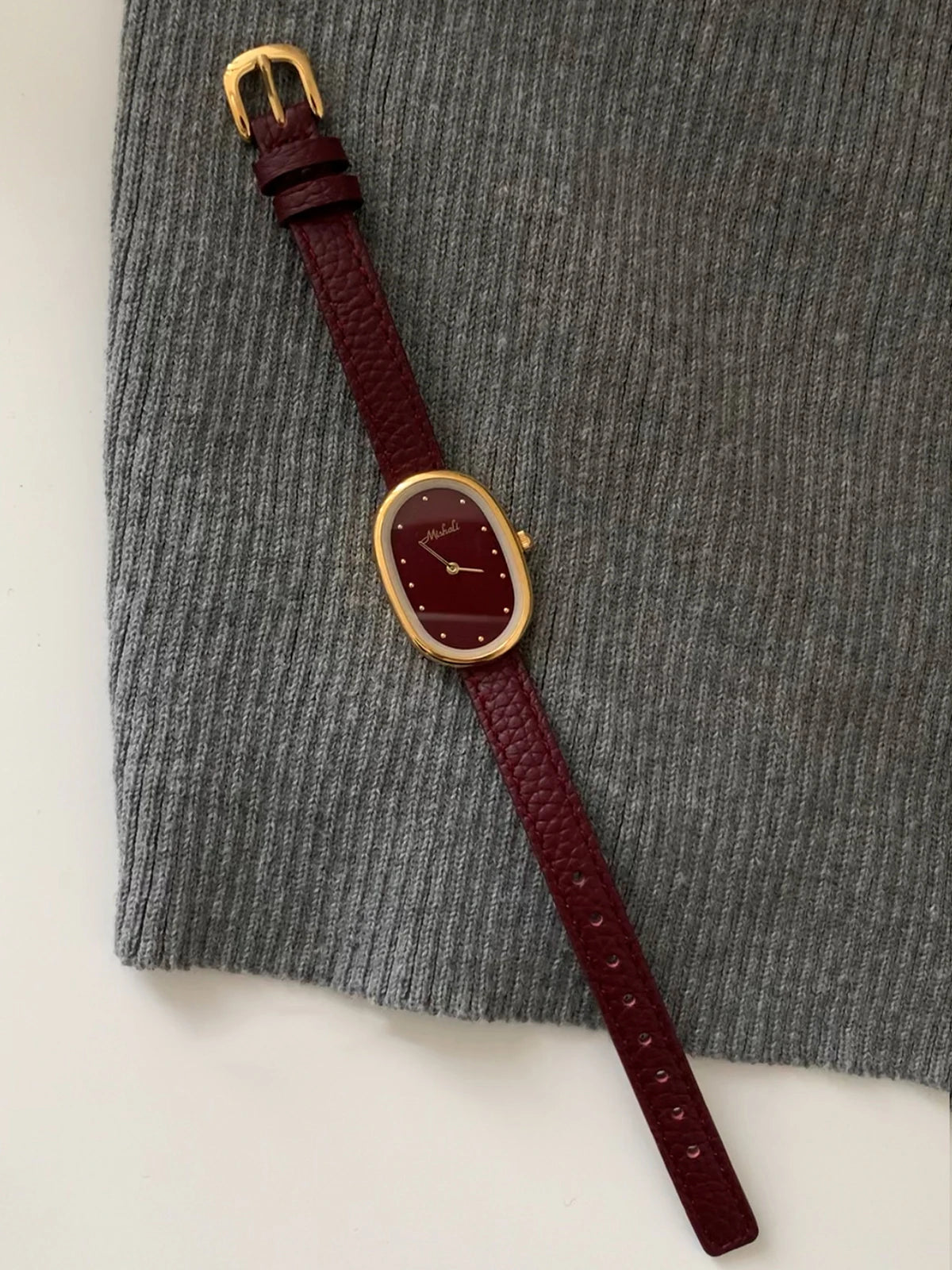Montre Élégante Femme - Bracelet Cuir Rouge Bordeaux
