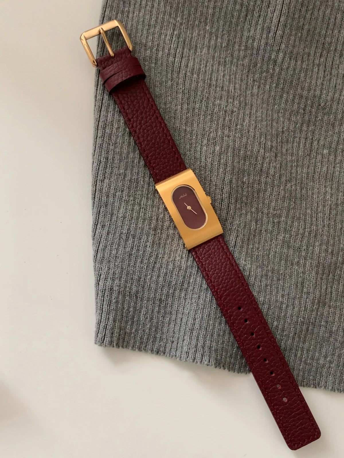 Montre Élégante Femme - Bracelet Cuir Rouge Bordeaux